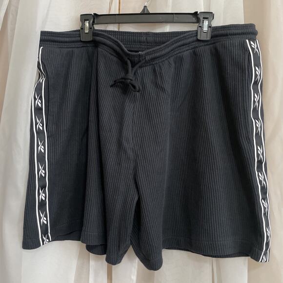 Reebok Men's Regular-Fit 9" Woven Shorts Black 2XL 18”‎ Length - Picture 1 of 6